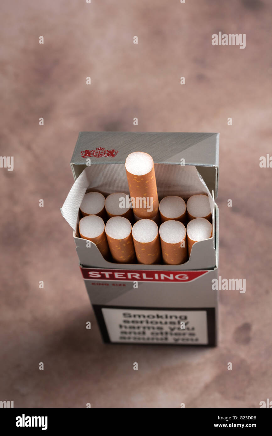 Darf Ich 800 Zigaretten Und 1kg Tabak Zigaretten verboten -Fotos und -Bildmaterial in hoher Auflösung – Alamy