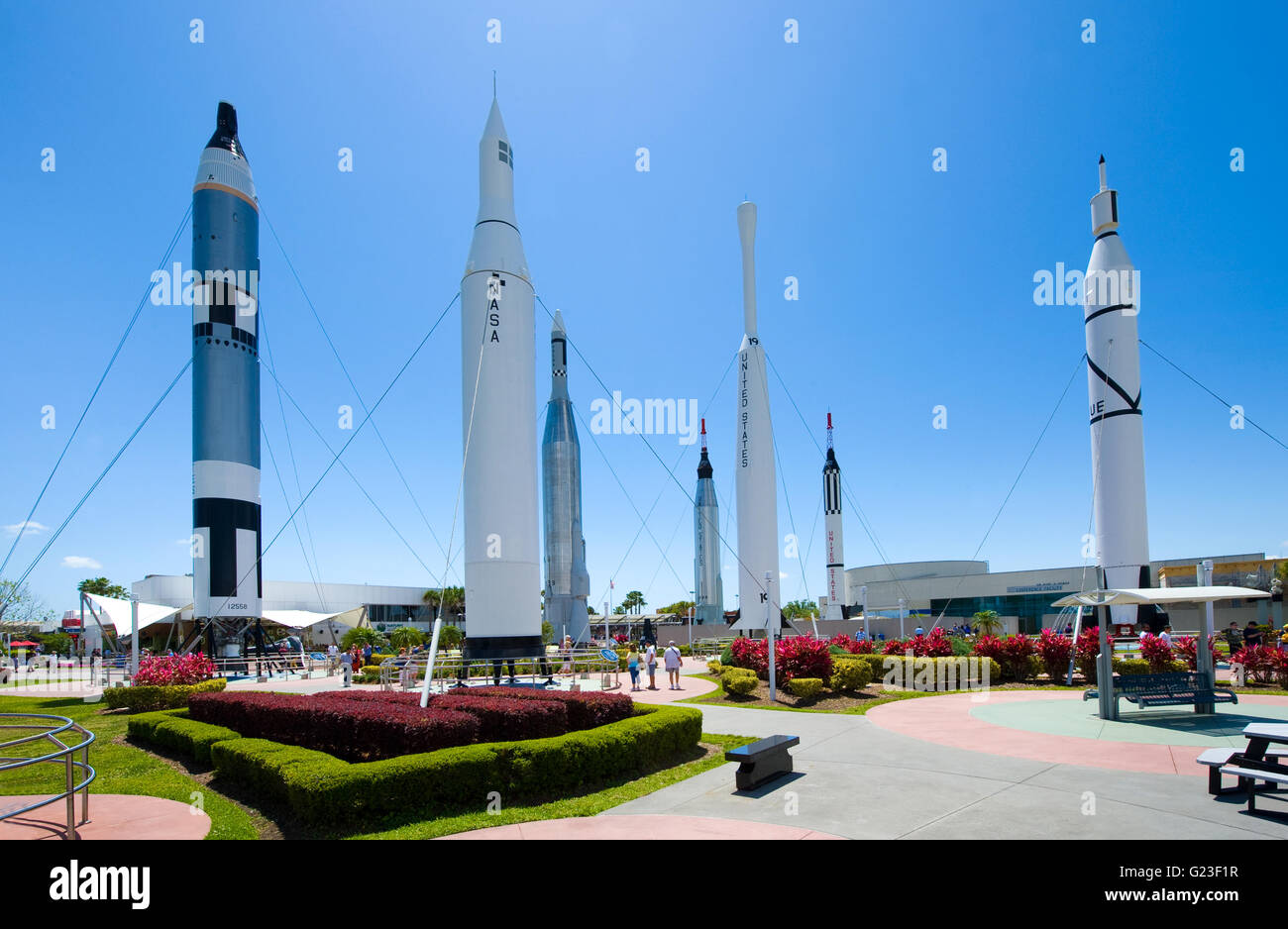 Einige Raketen sind in Rakete Garten im Besucher-Komplex des Kennedy Space Center ausgestellt. Stockfoto