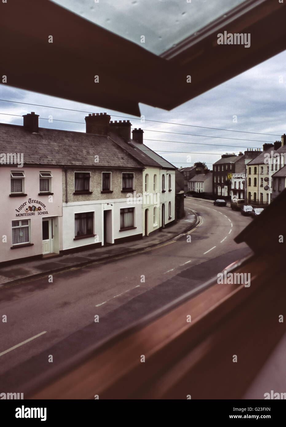 Galway, Irland, Blick aus dem Fenster an einem bewölkten, regnerischen Tag Stockfoto