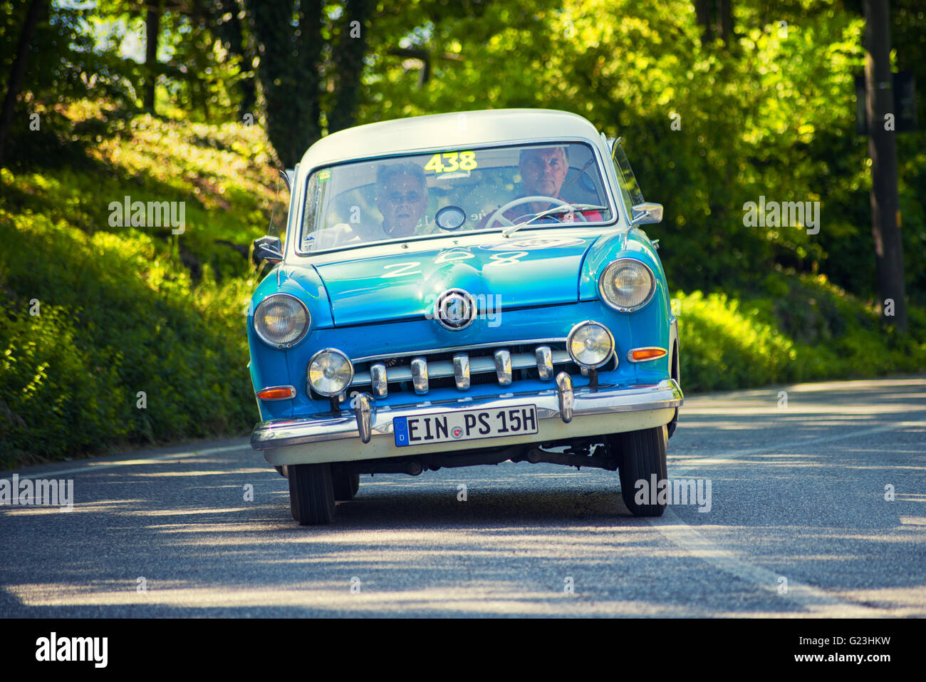 Ford Taunus Auto in 1000 Miglia 2016 historisches Autorennen Stockfoto