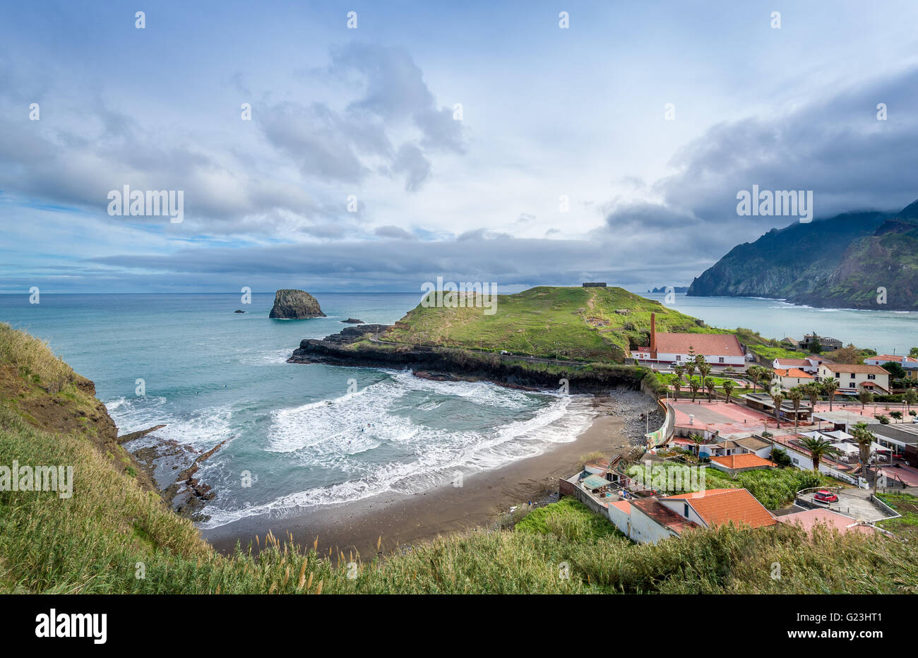Luftaufnahme der Stadt Porto da Cruz, Madeira Insel Stockfoto