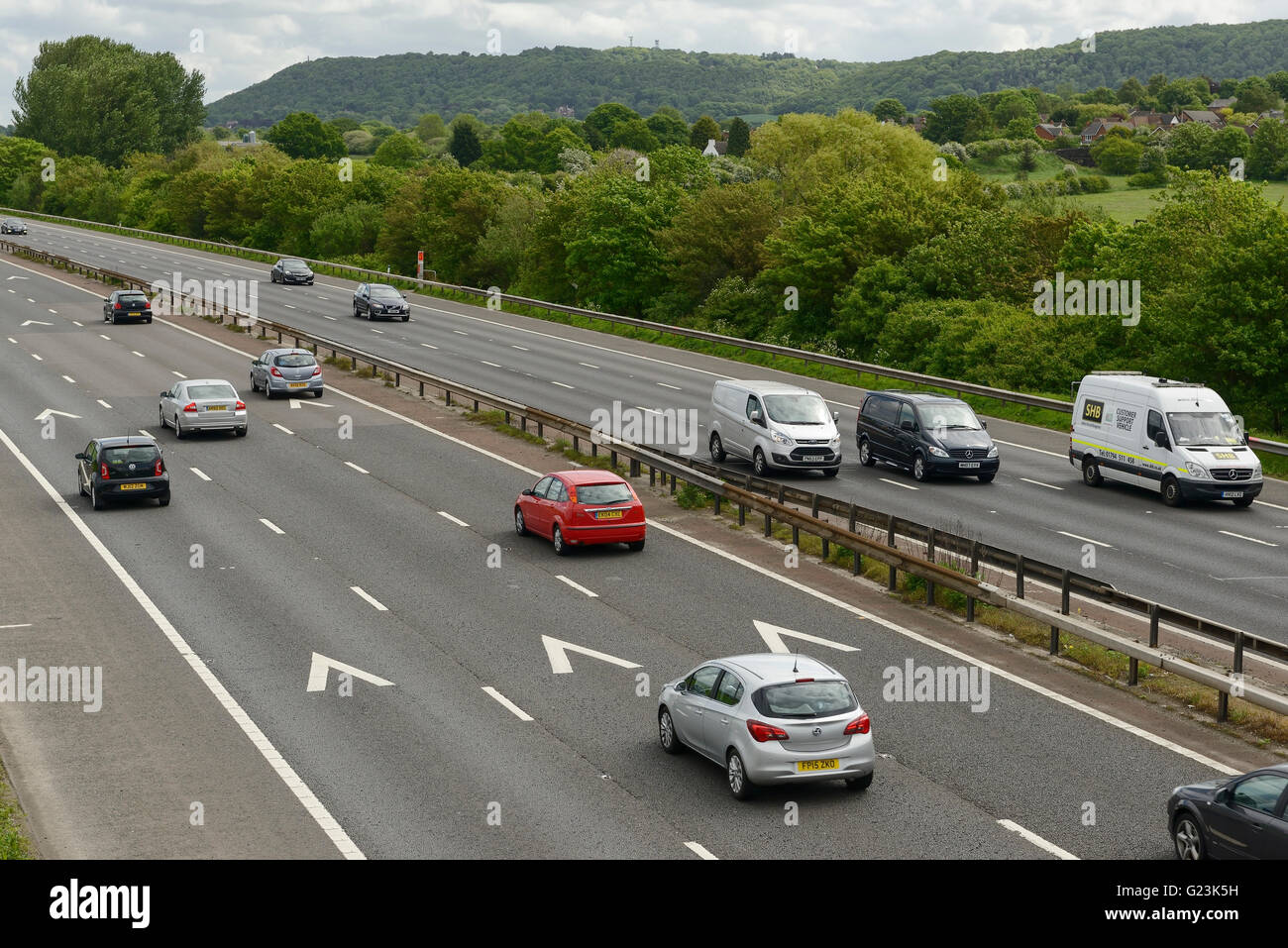 Verkehr auf der Autobahn M56 in Cheshire UK Stockfoto