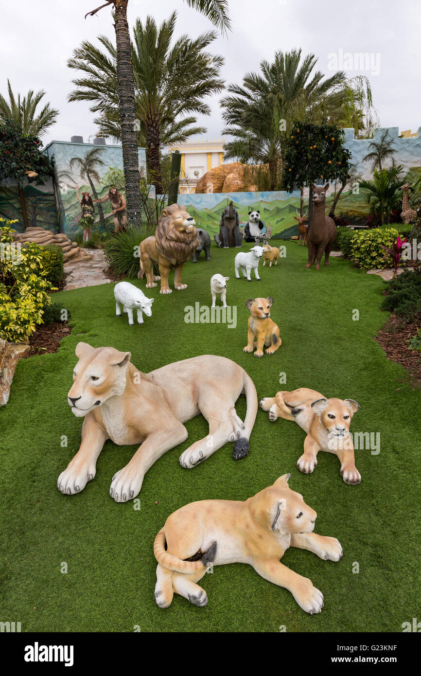 Eine Menagerie von Kunststoff Tiere in den Garten Eden-Erholung im Heiligen Land Erfahrung christlichen Themenpark in Orlando, Florida. Stockfoto