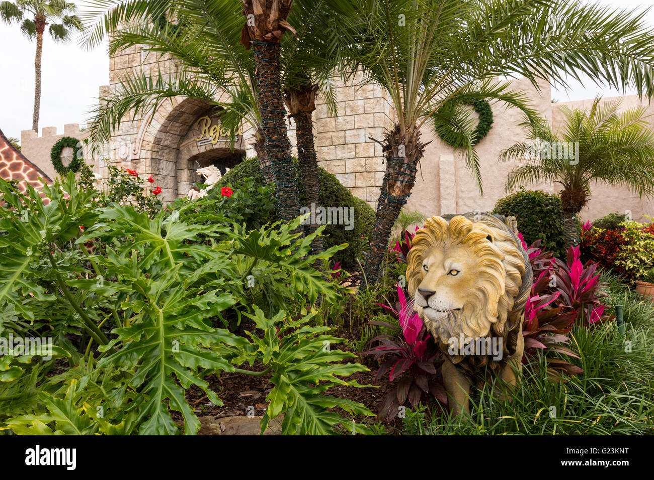 Eine Menagerie von Kunststoff Tiere in den Garten Eden-Erholung im Heiligen Land Erfahrung christlichen Themenpark in Orlando, Florida. Stockfoto
