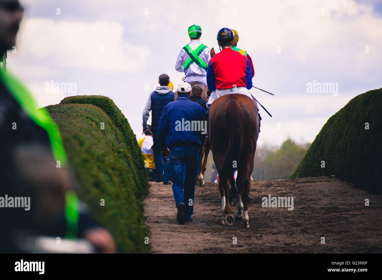 Fahrer vor Pferderennen Schaltung Wettbewerb Stockfoto