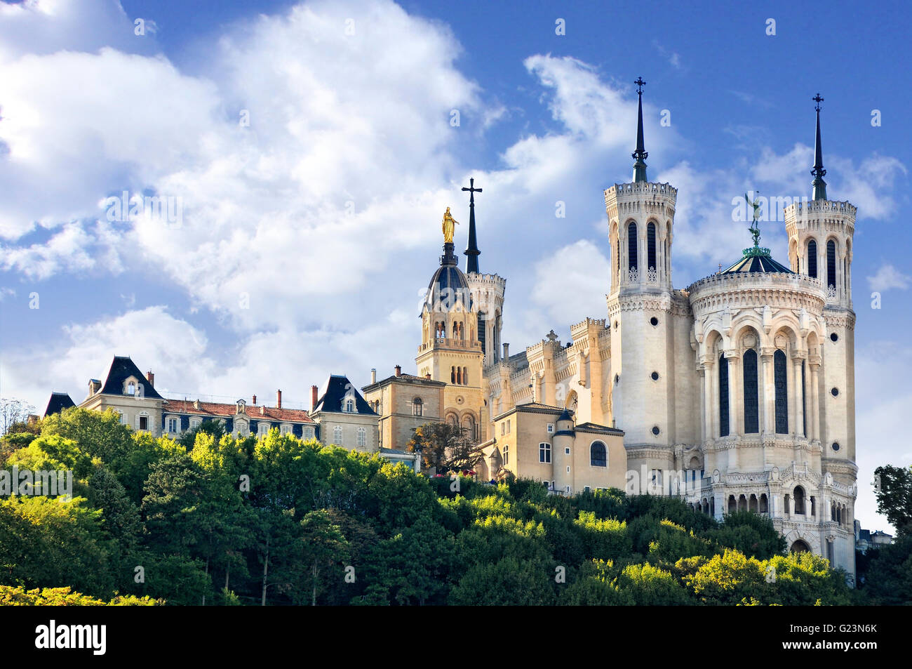 Blick auf die Basilika von Notre-Dame de Fourvière, Lyon, Frankreich Stockfoto