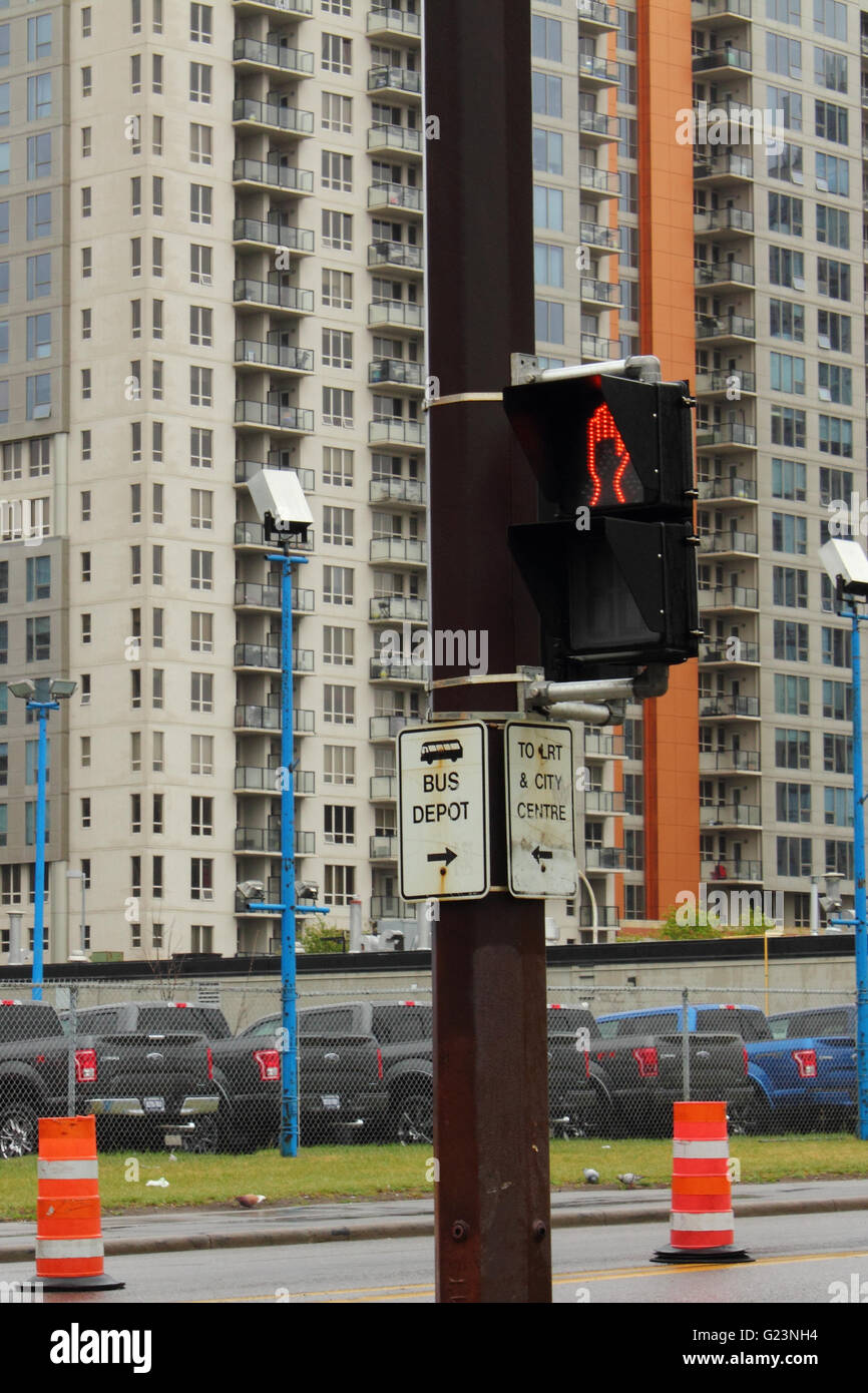 Gehen Sie nicht Zeichen auf eine Innenstadt in Calgary, Alberta Stockfoto