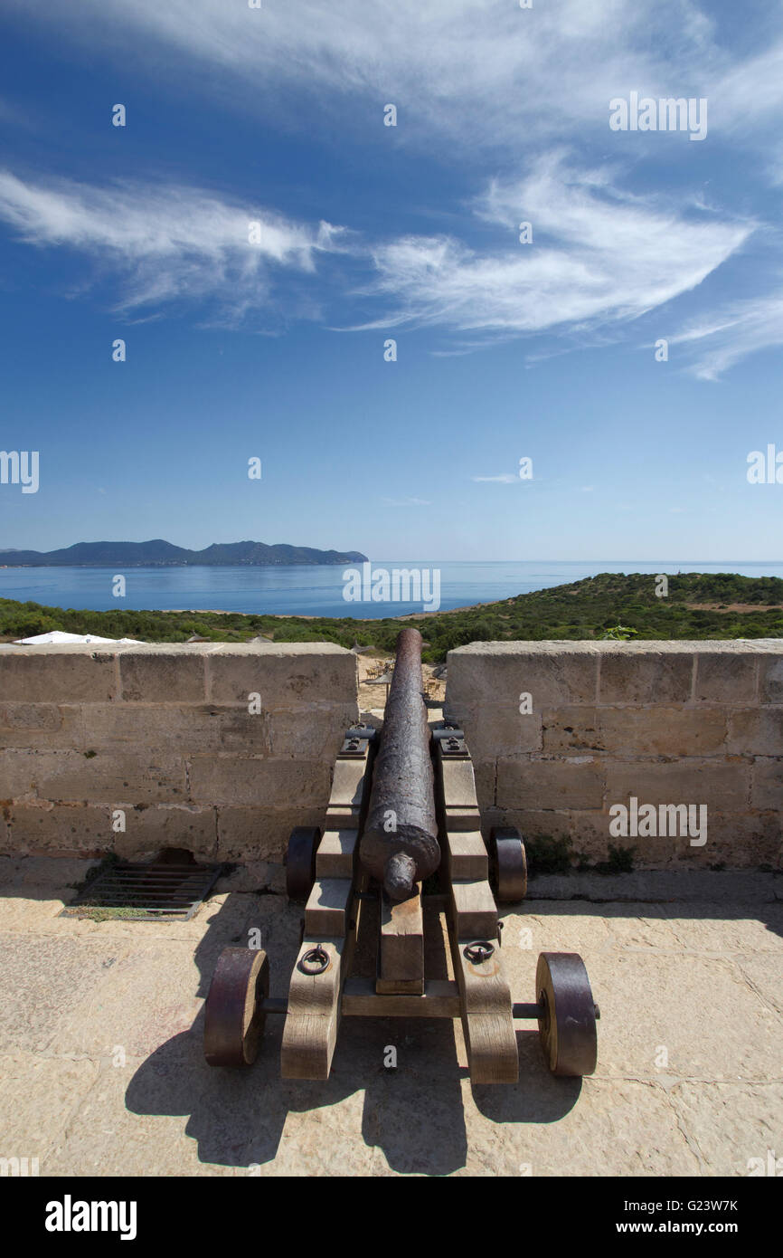 Kanone blickt aus dem 17. Jahrhundert Castell de N'Amer in der Nähe von Cala Millor Mallorca Stockfoto