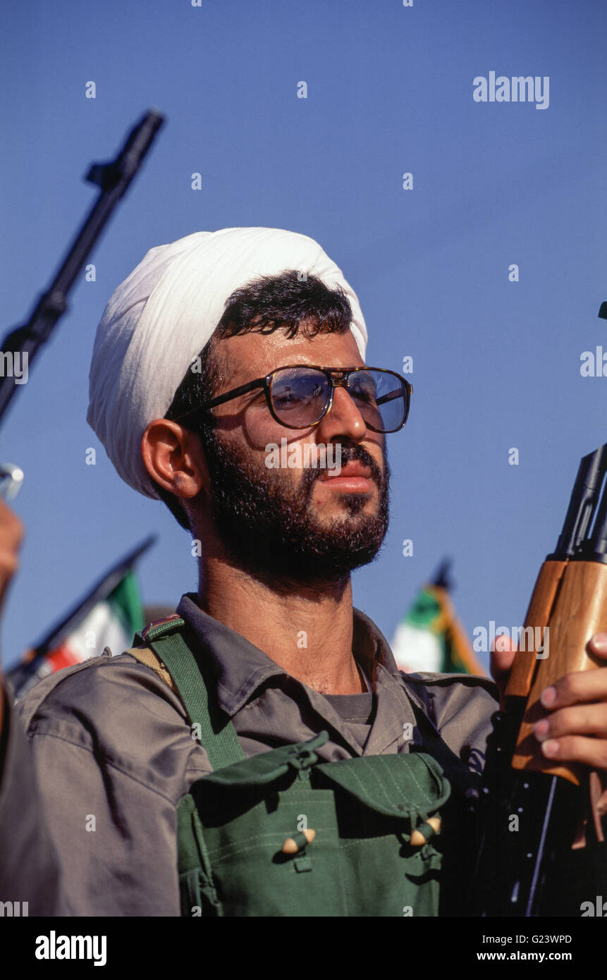 Porträt eines Basidji Soldaten der iranischen Revolutionsgarde. Stockfoto