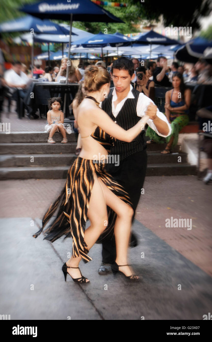 Tango-Tanzpaar, Antik Markt, Plaza Dorrego, San Telmo, Buenos Aires, Argentinien Stockfoto