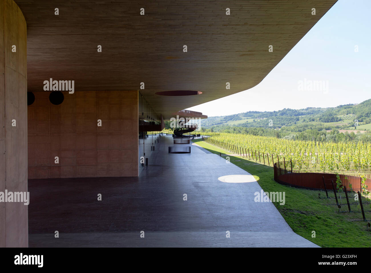 Antinori neuen Weinkeller gebaut in das Chianti-Gebiet in Bargino, Florenz, Italien. Das architektonische Projekt wurde von Studio Archea gemacht. Stockfoto