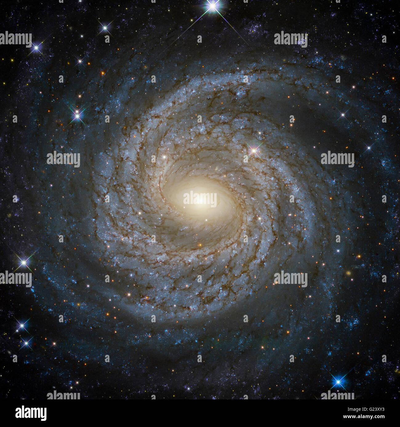 Das Galaxy-System mit einem hellen optischen Zentrum. Stockfoto