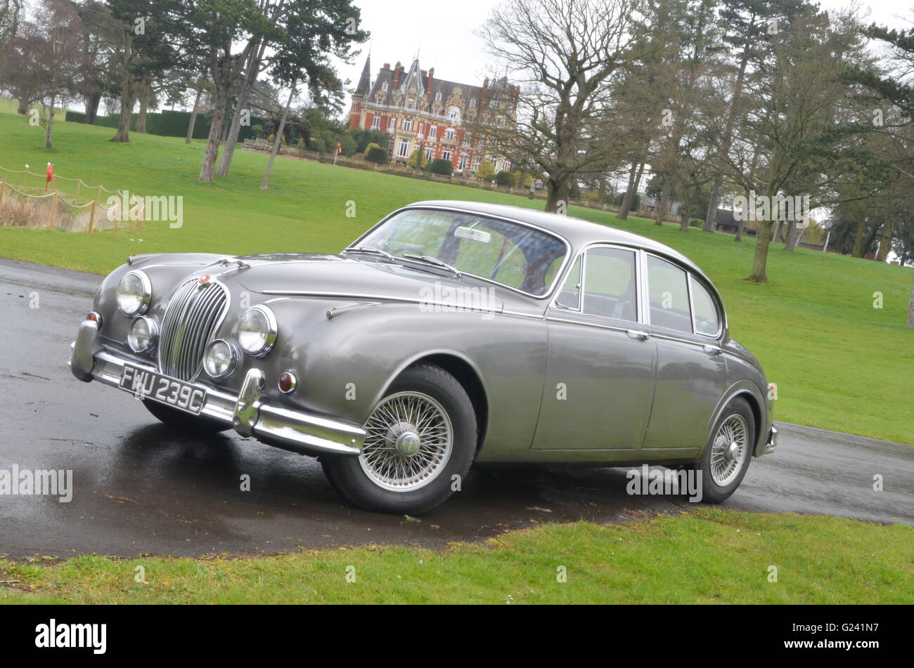 Jaguar MK 2 am Chateau Impney, Droitwich, Worcestershire Stockfoto