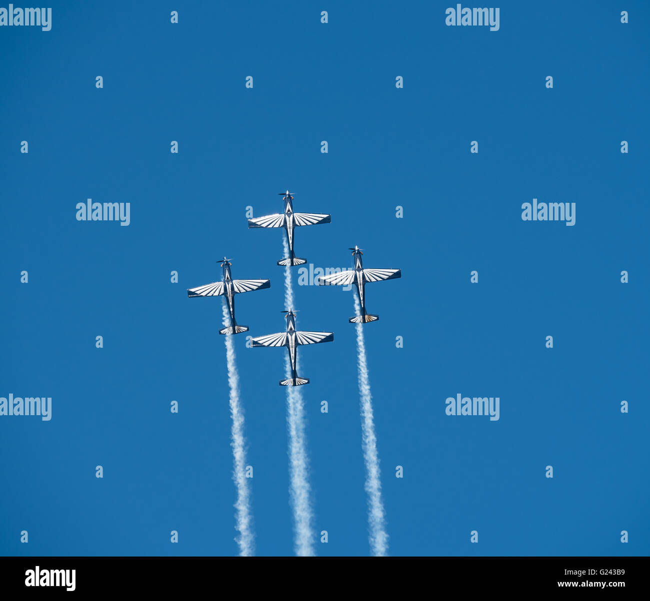 Die silbernen Falken fliegen in Formation während der 2016 Lowveld Airshow Stockfoto