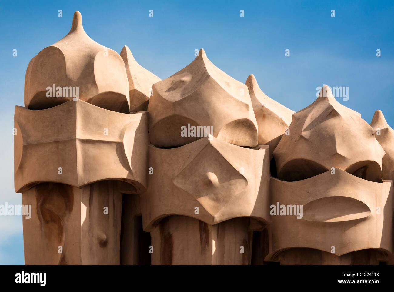 Casa Mila (La Pedrera) Dach Schornsteine von Antonio Gaudi, Barcelona, Katalonien, Spanien. Stockfoto