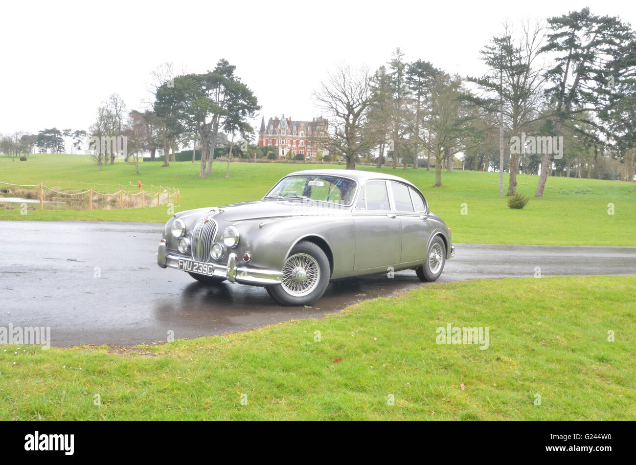 Jaguar MK 2 am Chateau Impney, Droitwich, Worcestershire Stockfoto