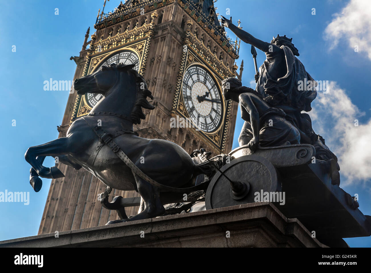 Die Britannien Rebellion von Thomas Thornycroft und Big Ben (Elizabeth Turm), Westminster, London, England. Stockfoto