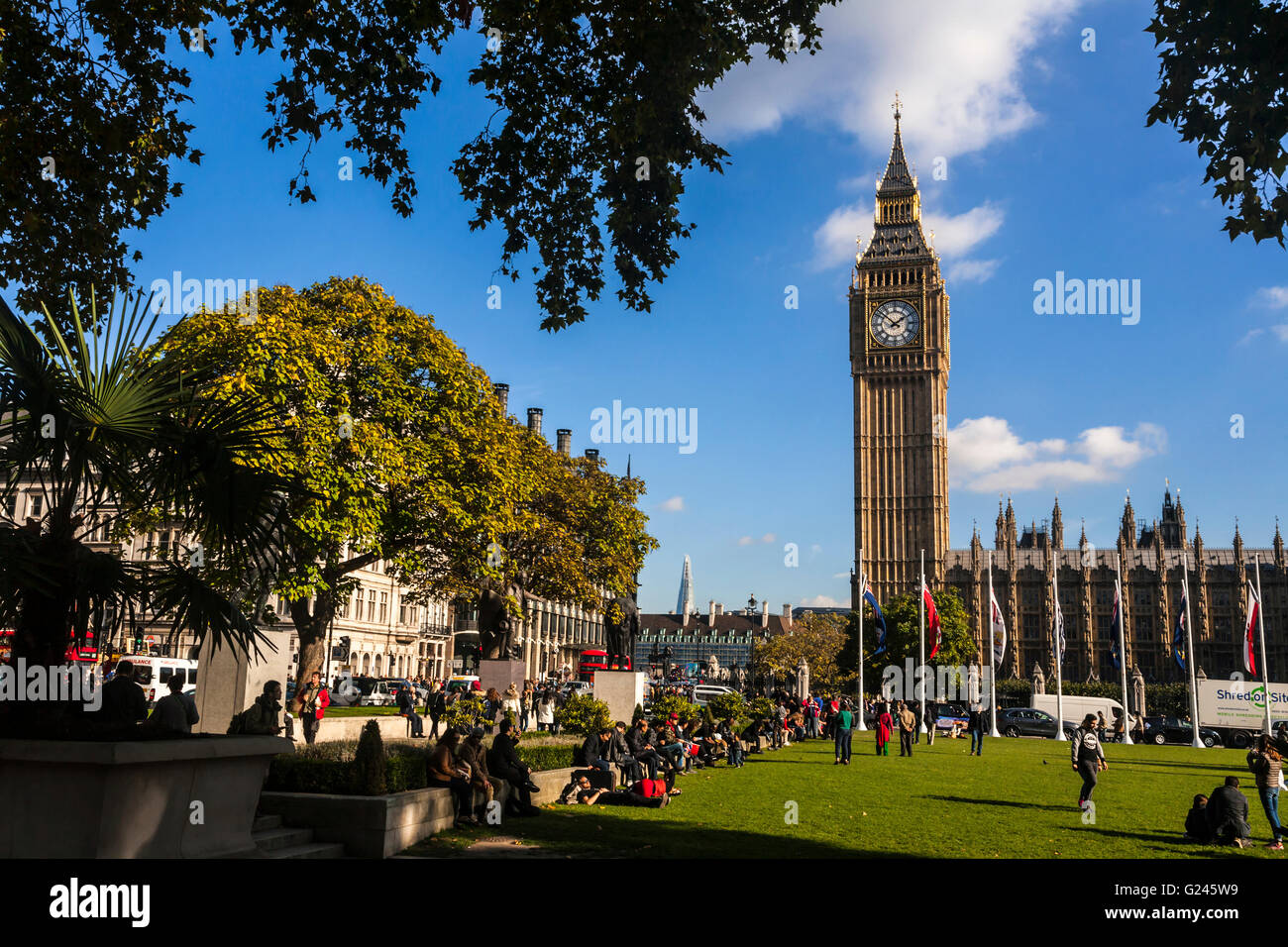 Elizabeth Tower (Big Ben) und Parliament Square, London, England. Stockfoto