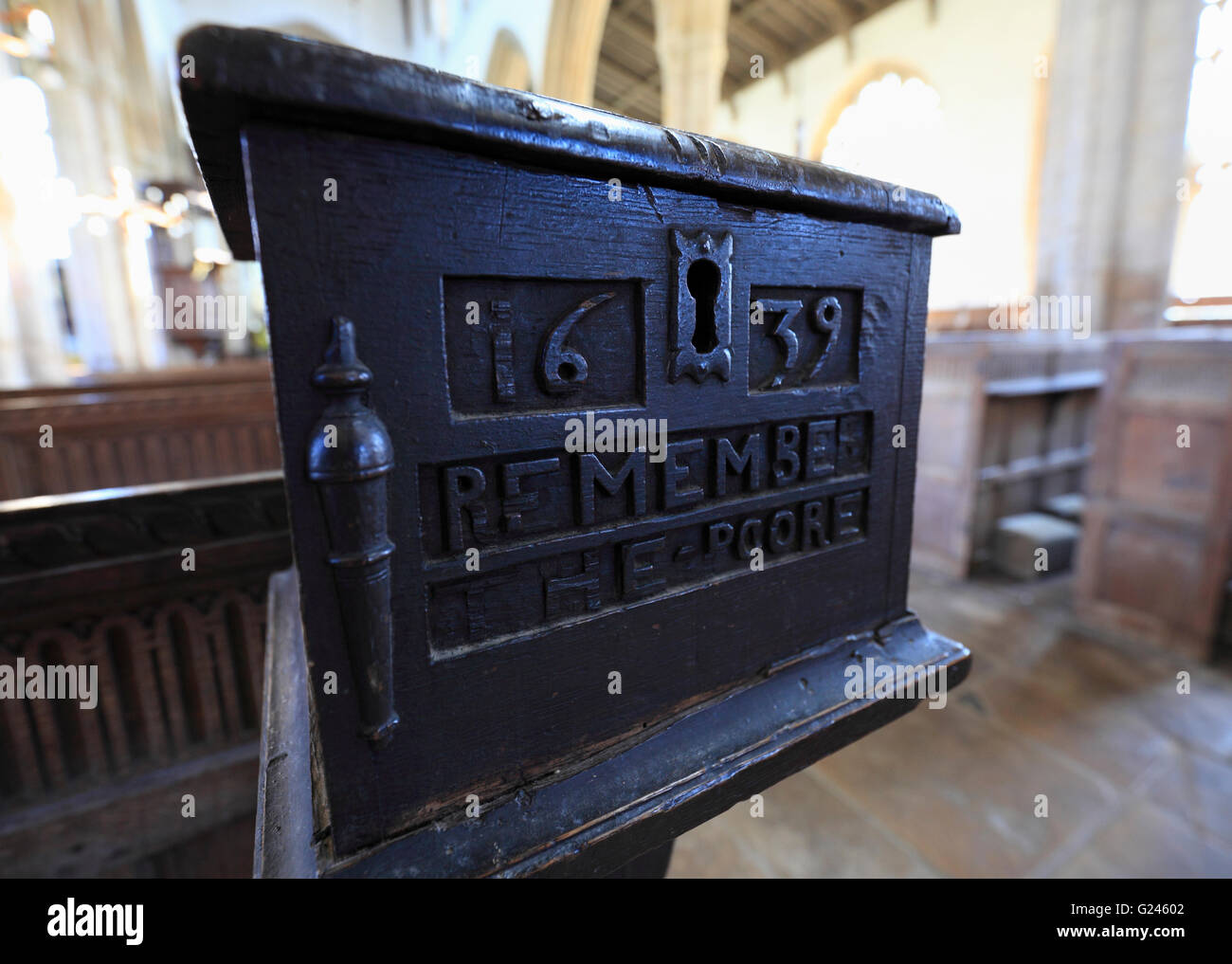 Sammelbox mit "1639 erinnern die POORE' in der Kirche St. Peter Walpole, Norfolk geschnitzt. Stockfoto