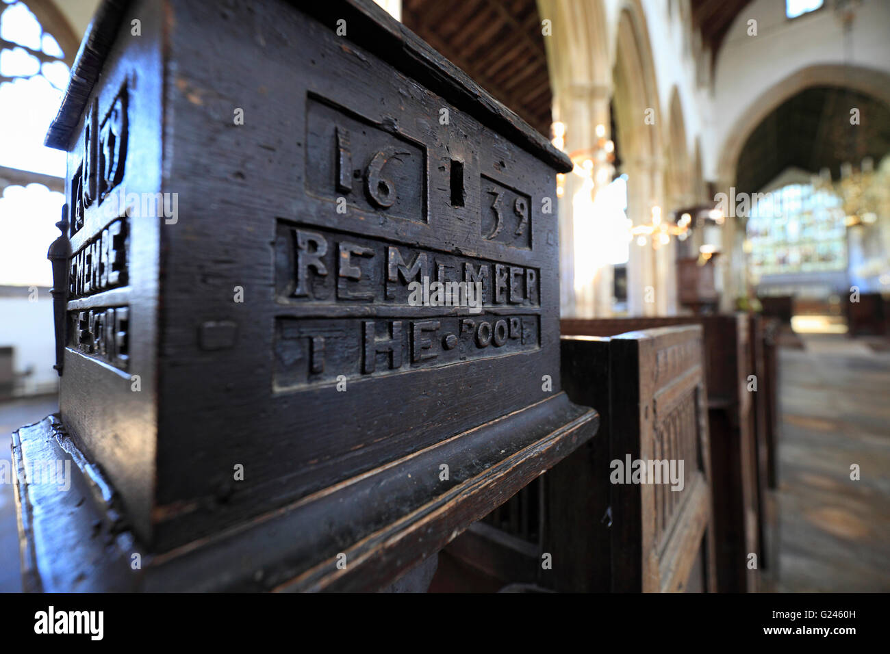 Sammelbox mit "1639 erinnern die POORE' in der Kirche St. Peter Walpole, Norfolk geschnitzt. Stockfoto