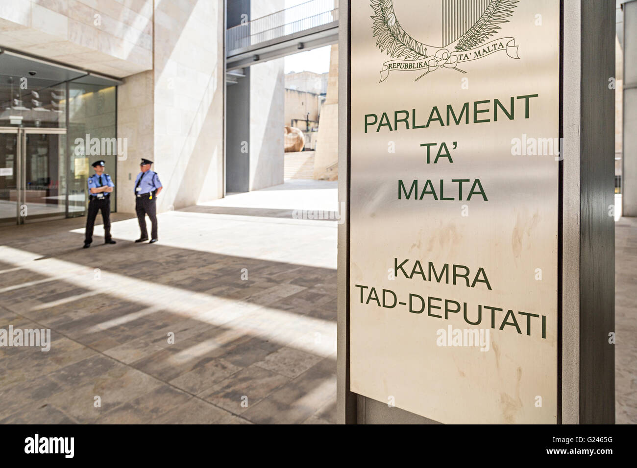 Sicherheitskräfte am Parlamentsgebäude, Valletta, Malta Stockfoto