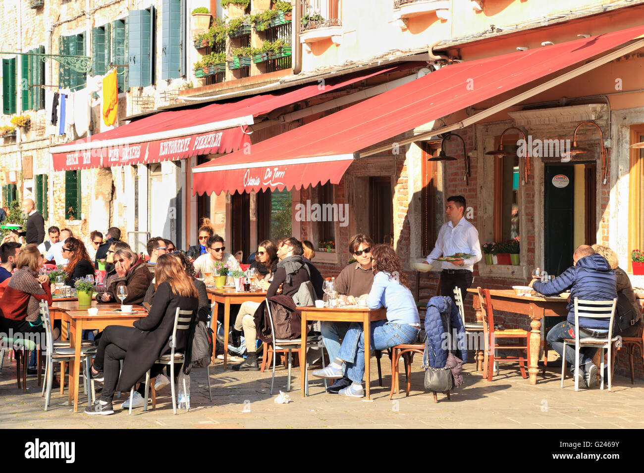Restaurants Osteria tun Torri und Pier Dickens in Campo Santa Margherita Stockfoto