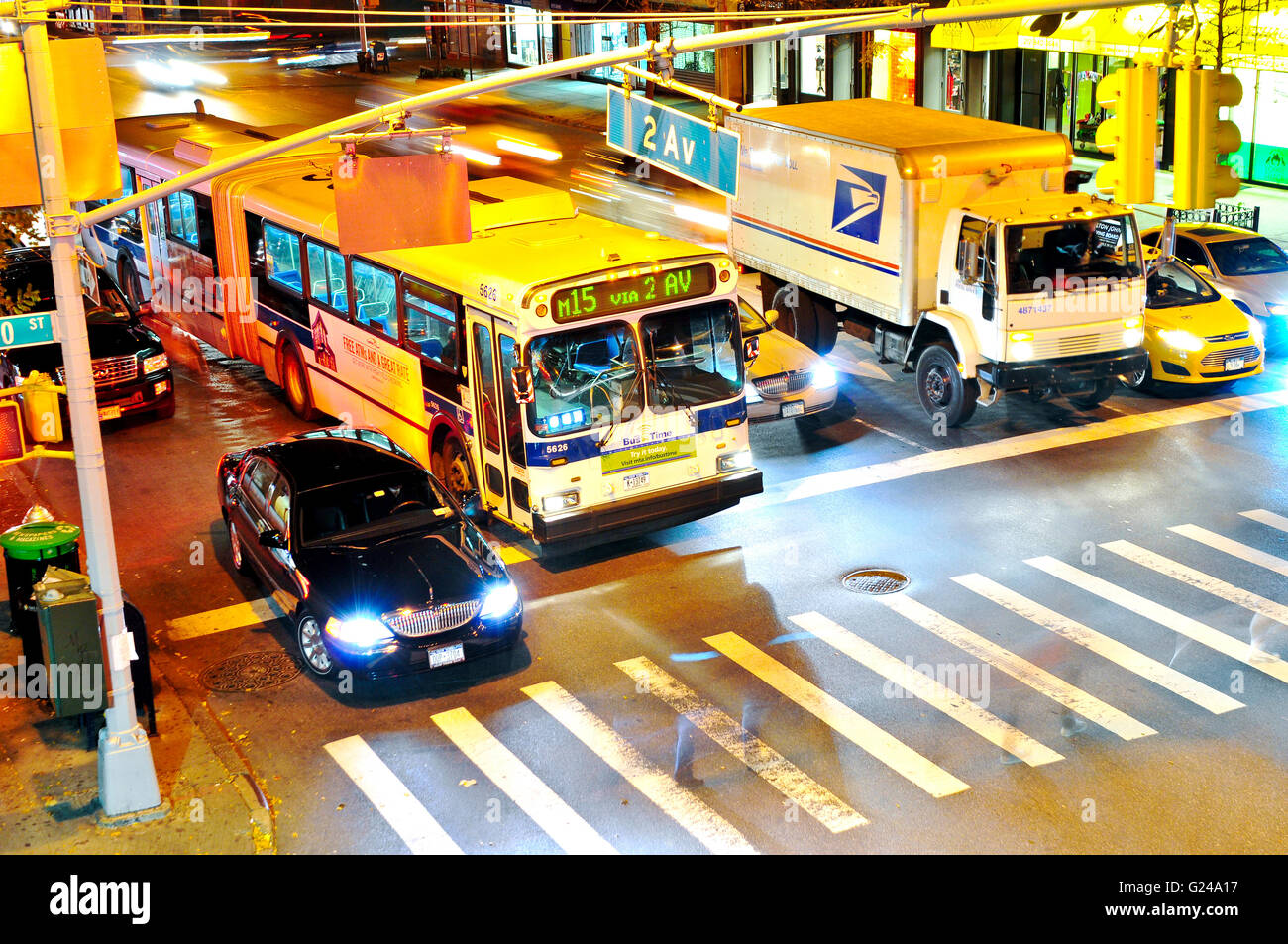 Verkehr, 60th Street und 2nd Avenue, Midtown Manhattan, New York City, New York, USA Stockfoto