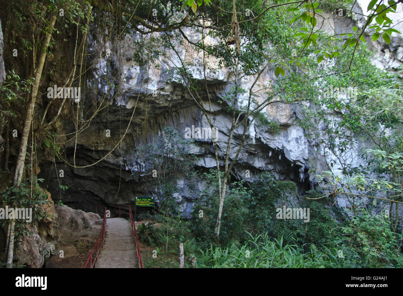 Eingang der Sumaging-Höhle, Sagada, Luzon, Philippinen Stockfoto