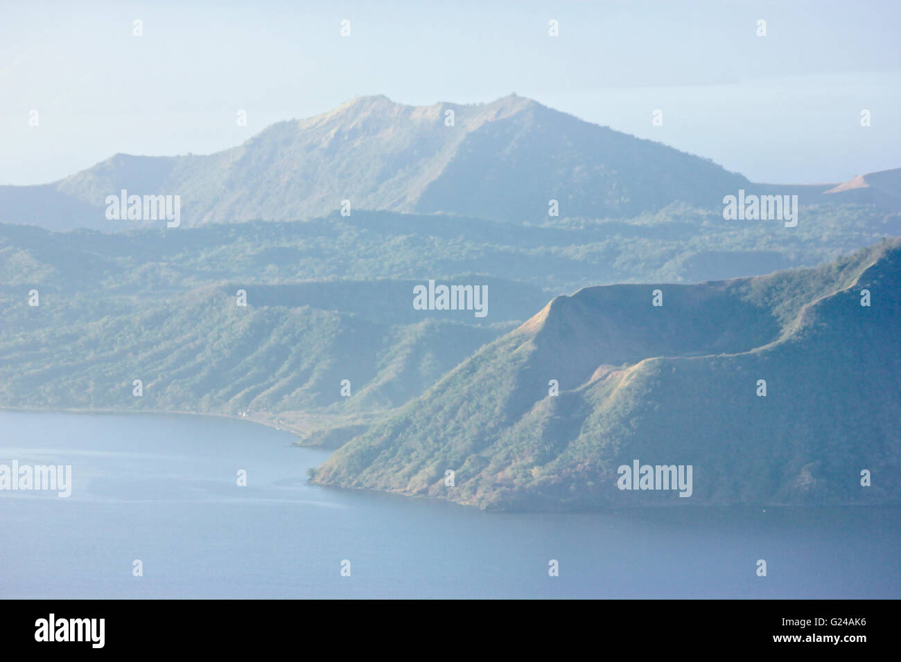 Lake Taal und Taal Vulkan von Tagaytay, Luzon, Philippinen Stockfoto