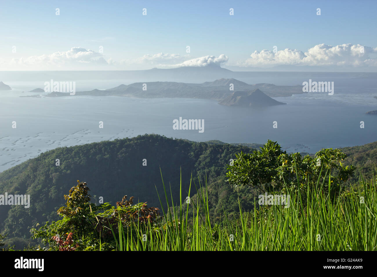 Lake Taal und Taal Vulkan von Tagaytay, Luzon, Philippinen Stockfoto