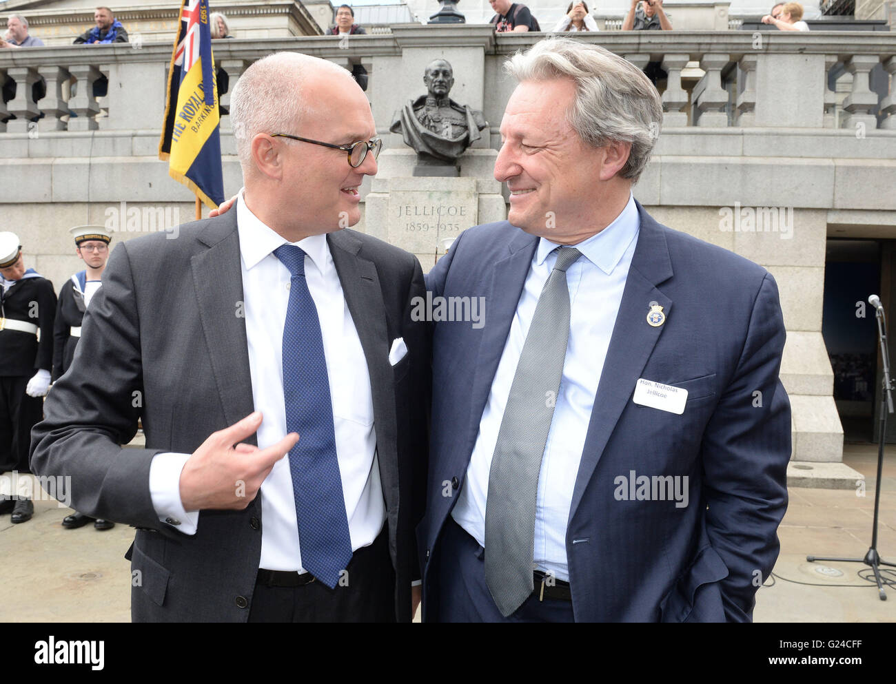 Reinhard Scheer Hennings links Steht Der Urenkel Des Deutschen reinhard-scheer-hennings-links-steht-der-urenkel-des-deutschen
