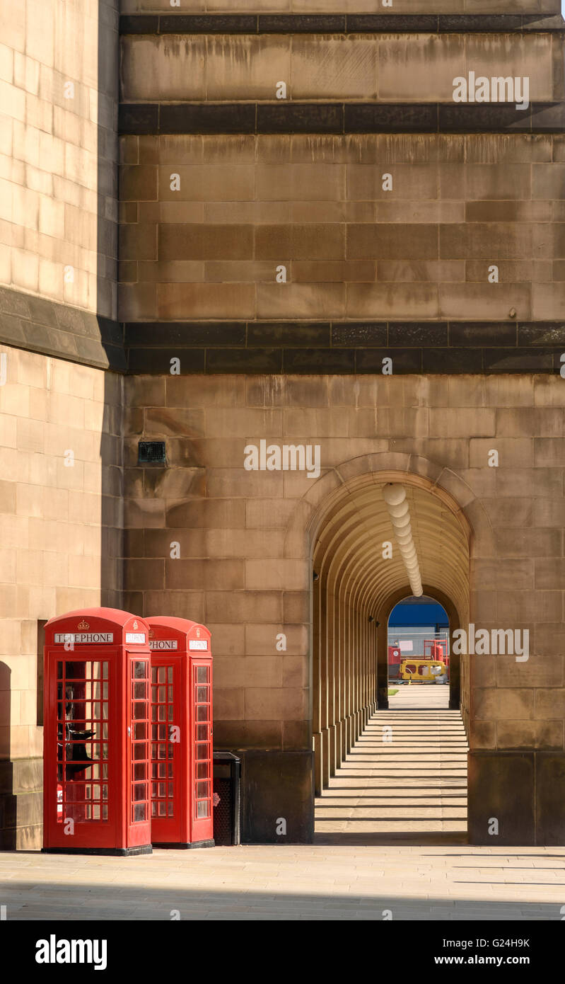 Traditionellen roten Telefonzellen in Manchester Stockfoto