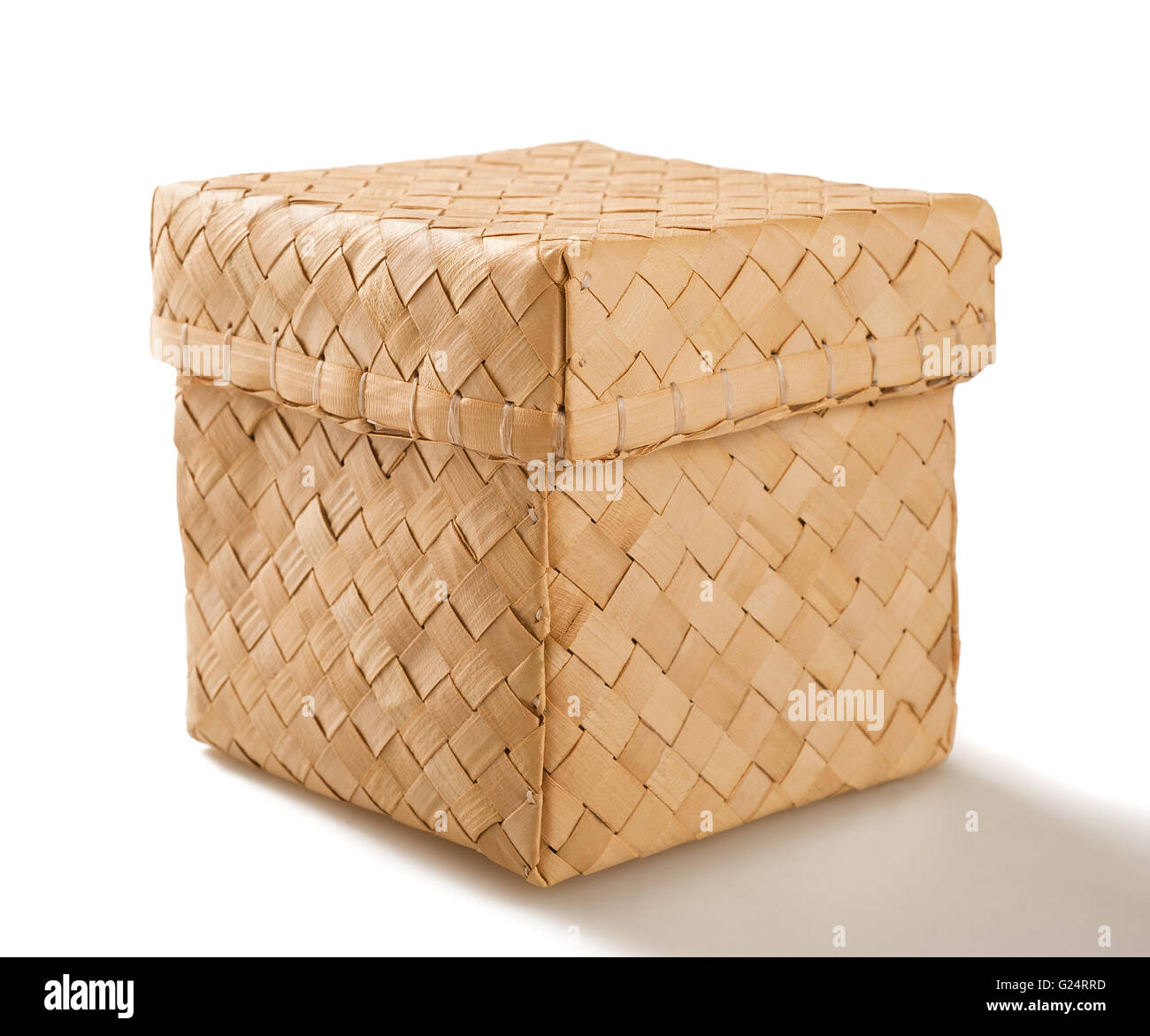 Wicker Container isoliert auf weiss Stockfoto