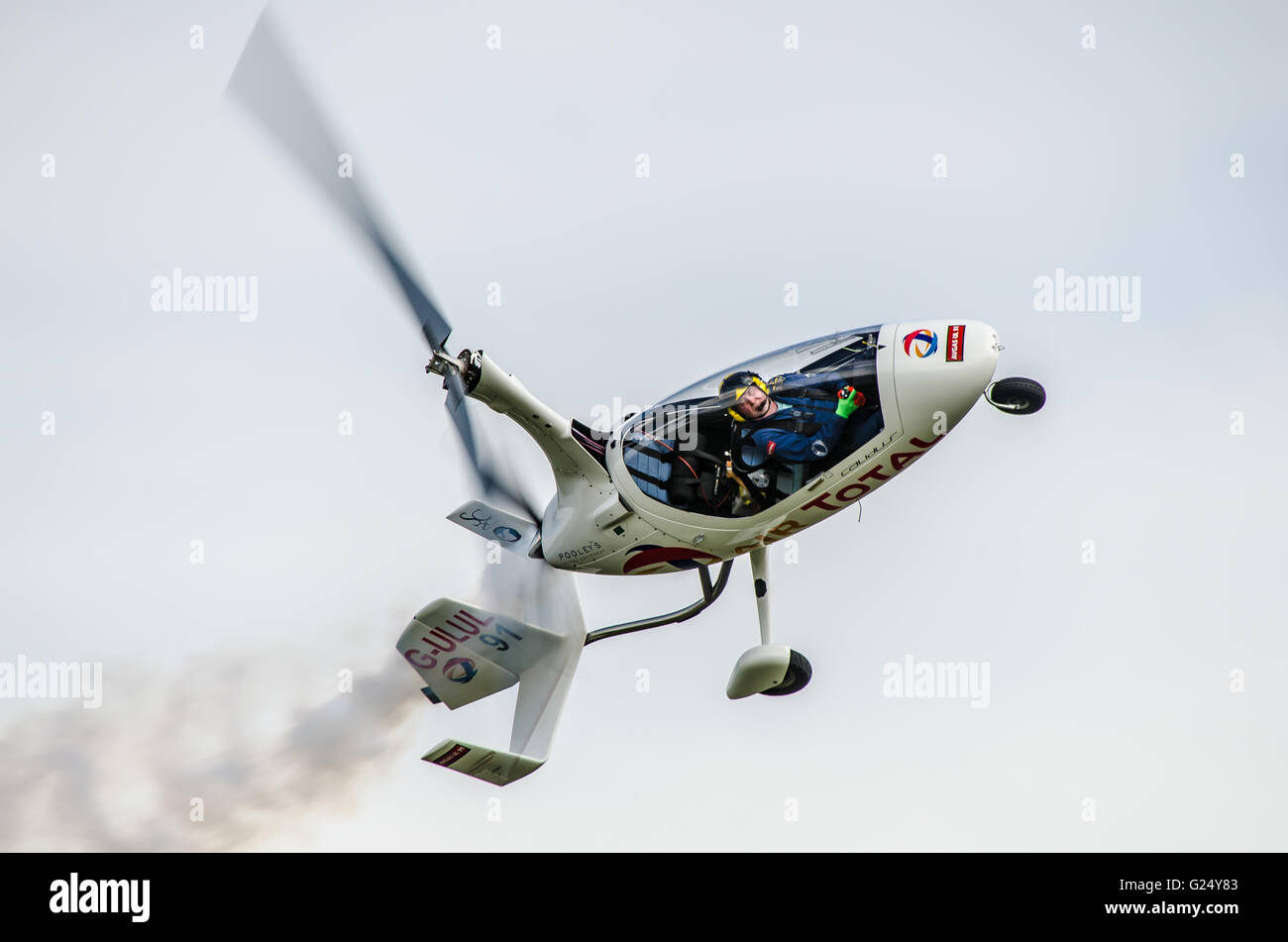 Das RotorSport Calidus ist eine deutsche Tandem zweisitzigen Tragschrauber im Vereinigten Königreich geändert. Von Peter Davies von Gyro Flugshows geflogen Stockfoto