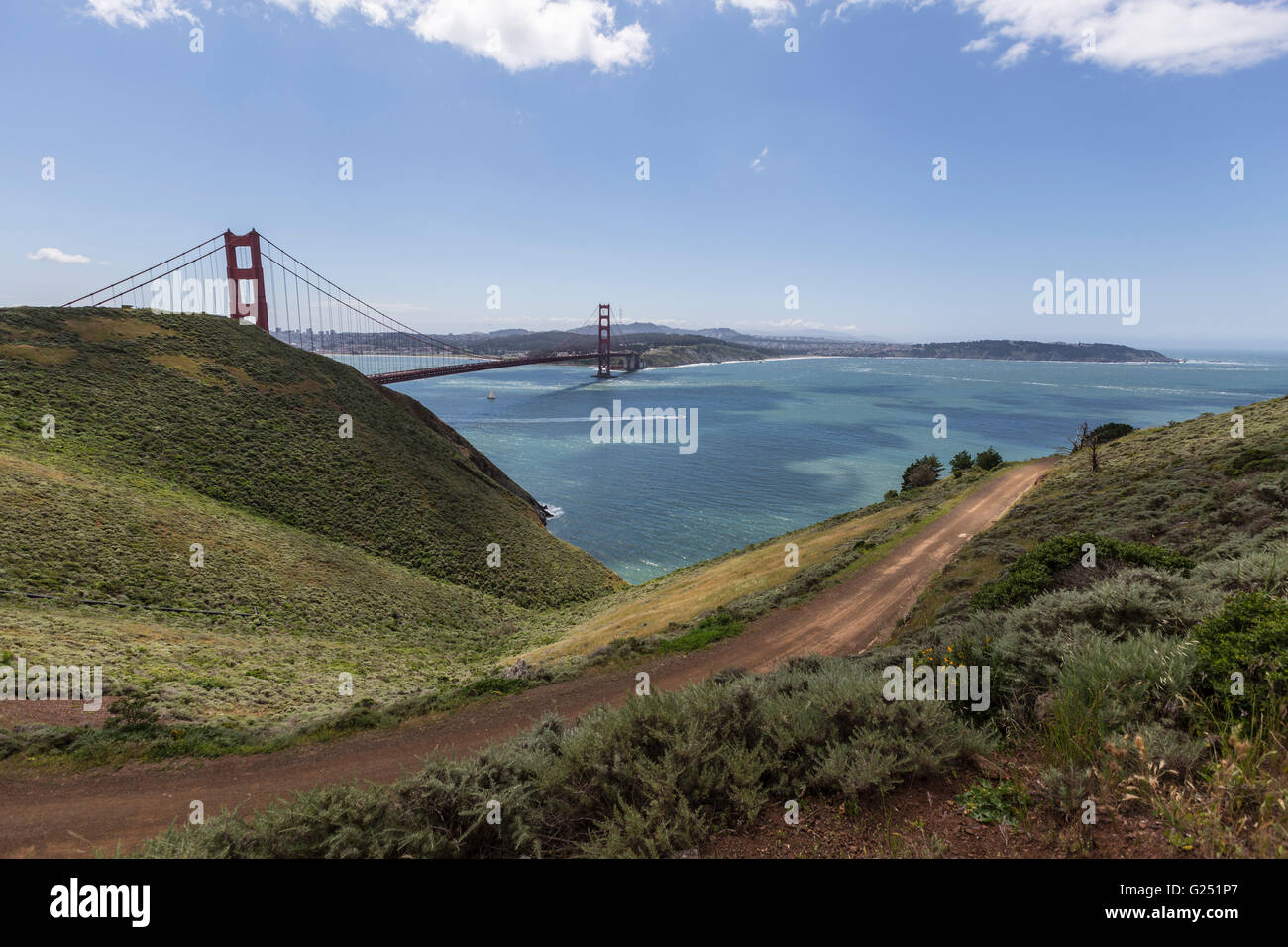 Blick auf die Golden Gate Bridge und San Francisco Bucht von Marin Headlands im Golden Gate National Recreation Area. Stockfoto
