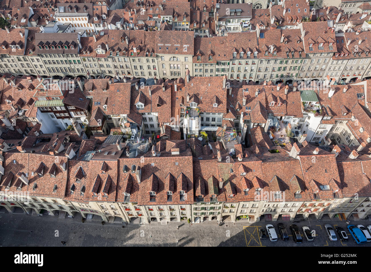 Blick auf das medeival Bern vom Turm der Berner Reformierten Kathedrale. Stockfoto