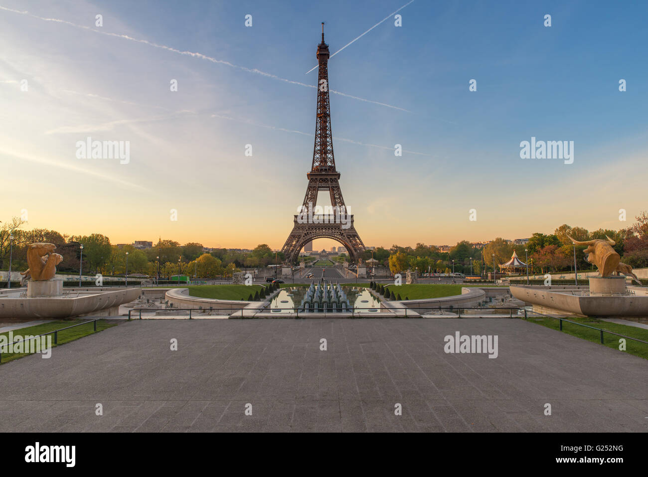 Sonnenaufgang mit dem Eiffelturm in Paris, Frankreich Stockfoto