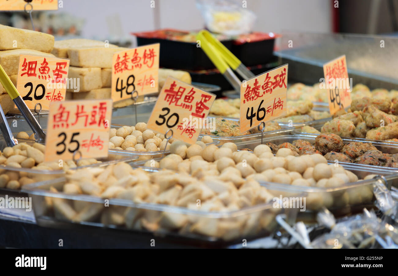 Hong Kong, traditionelles chinesisches Essen am Markt verkauft Stockfoto