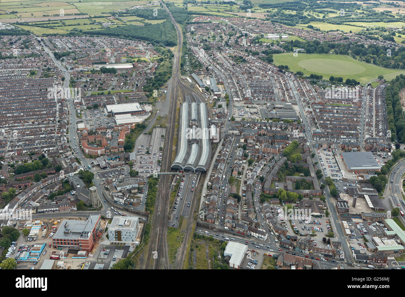 Eine Luftaufnahme der Stadt Darlington, County Durham, rund um den Bahnhof Stockfoto