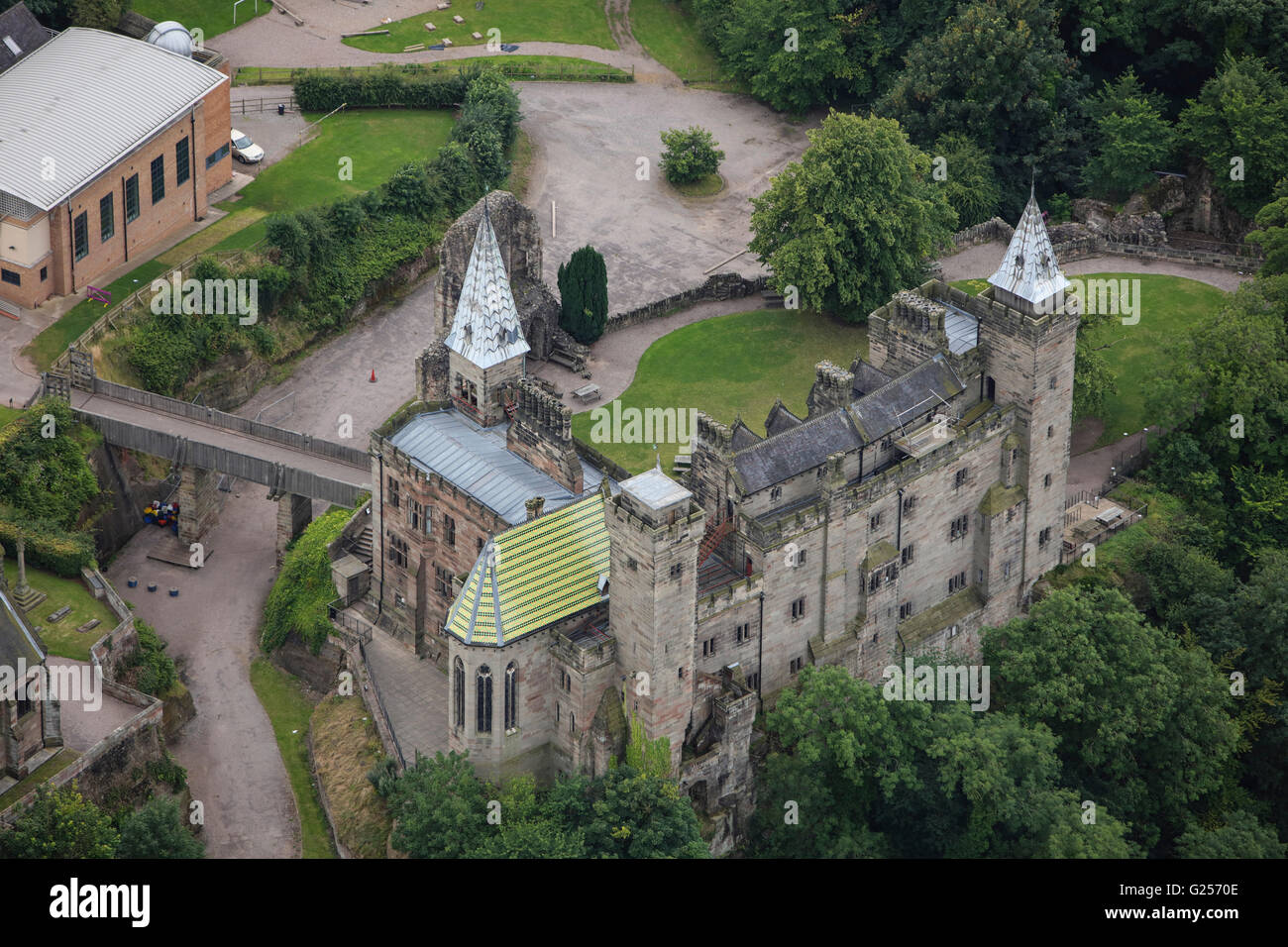 Eine Luftaufnahme des Alton Castle in Staffordshire, jetzt als ein Wohn Jugendzentrum genutzt Stockfoto