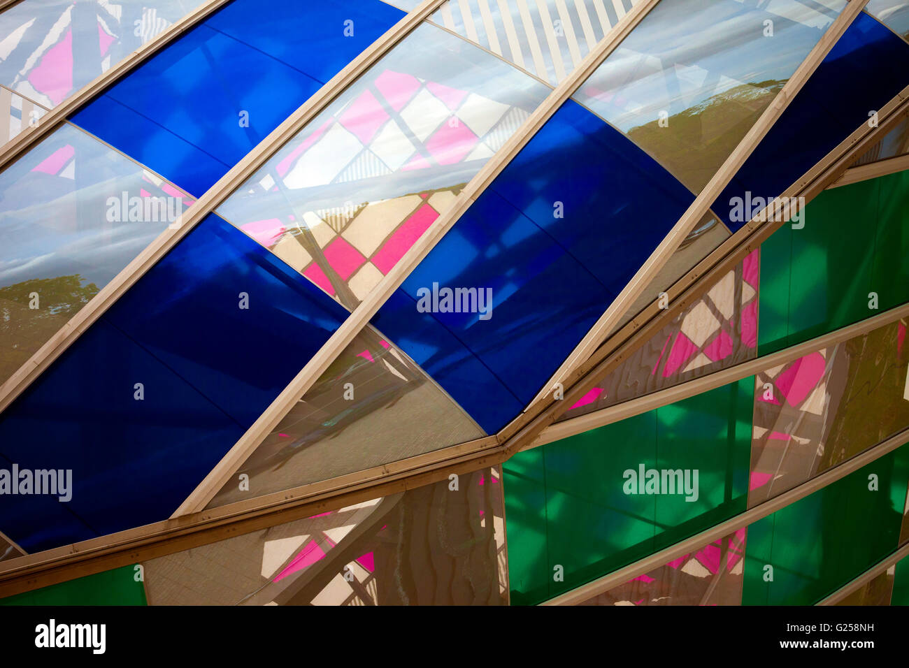 Architektur, Konzeptkunst, Kunst, Künstler, Farbfilter, Gebäude, Franck Gehry, Daniel Buren, Fondation Vuitton, Paris Stockfoto