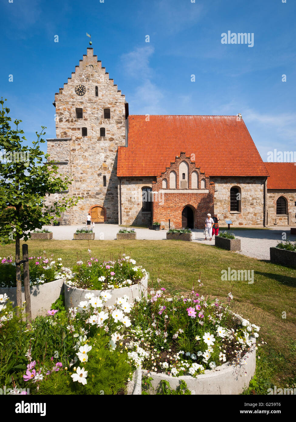 Die mittelalterlichen Sankt Nikolai Kyrka (St. Nicolai Church) in Simrishamn, Schweden. Stockfoto