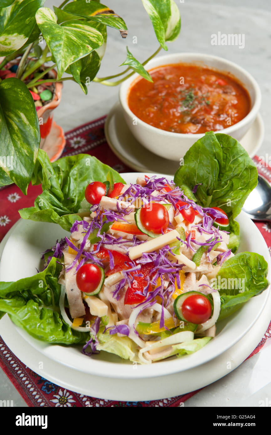 Salat und Suppe Stockfoto