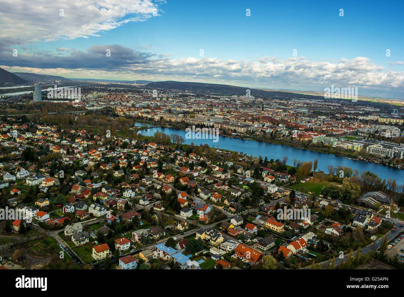 Luftaufnahme von Wien und Fluss Donau, Österreich Stockfoto