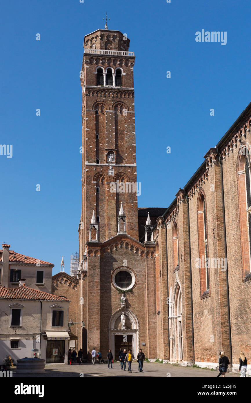 Der glockenturm aus dem 14. Jahrhundert im linken Querschiff Der Basilika (Kirche) von Santa Maria Gloriosa dei Frari Ist das zweithöchste in Venedig Stockfoto