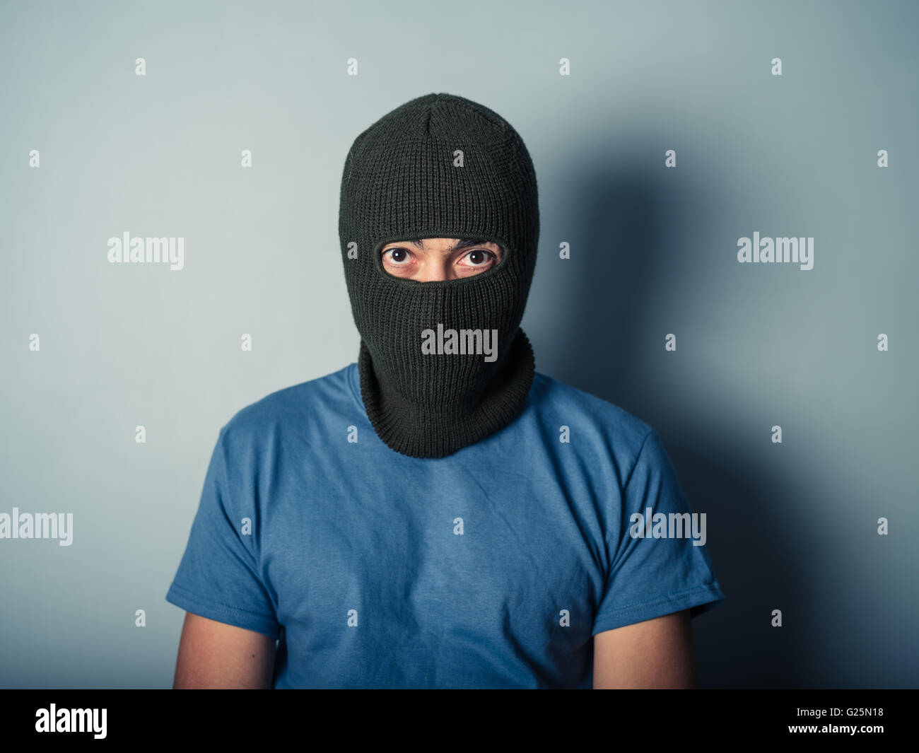 Ski mask robber Fotos und Bildmaterial in hoher Auflösung Alamy