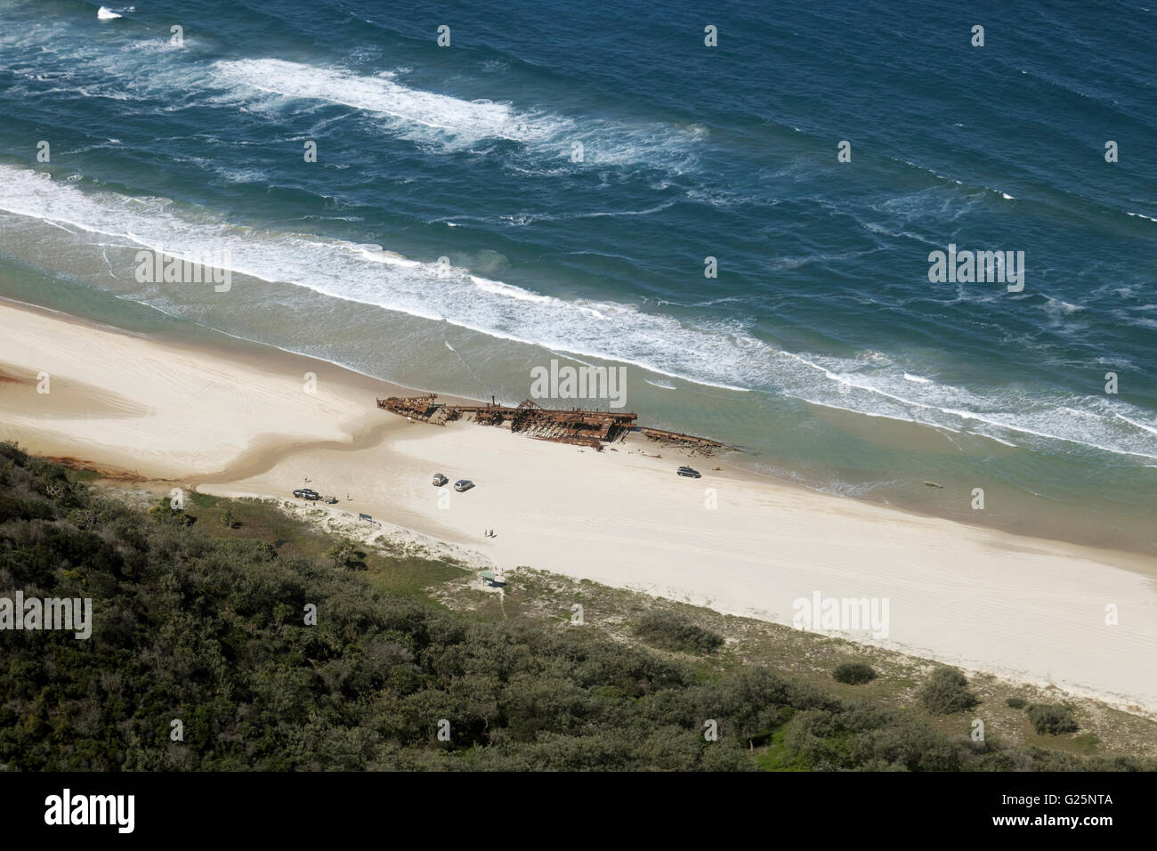 Luftaufnahme, Luxusliner SS Maheno Wrack strandete am Strand auf 09.07.1935 bei Sturm, 75 Mile Beach Road Stockfoto