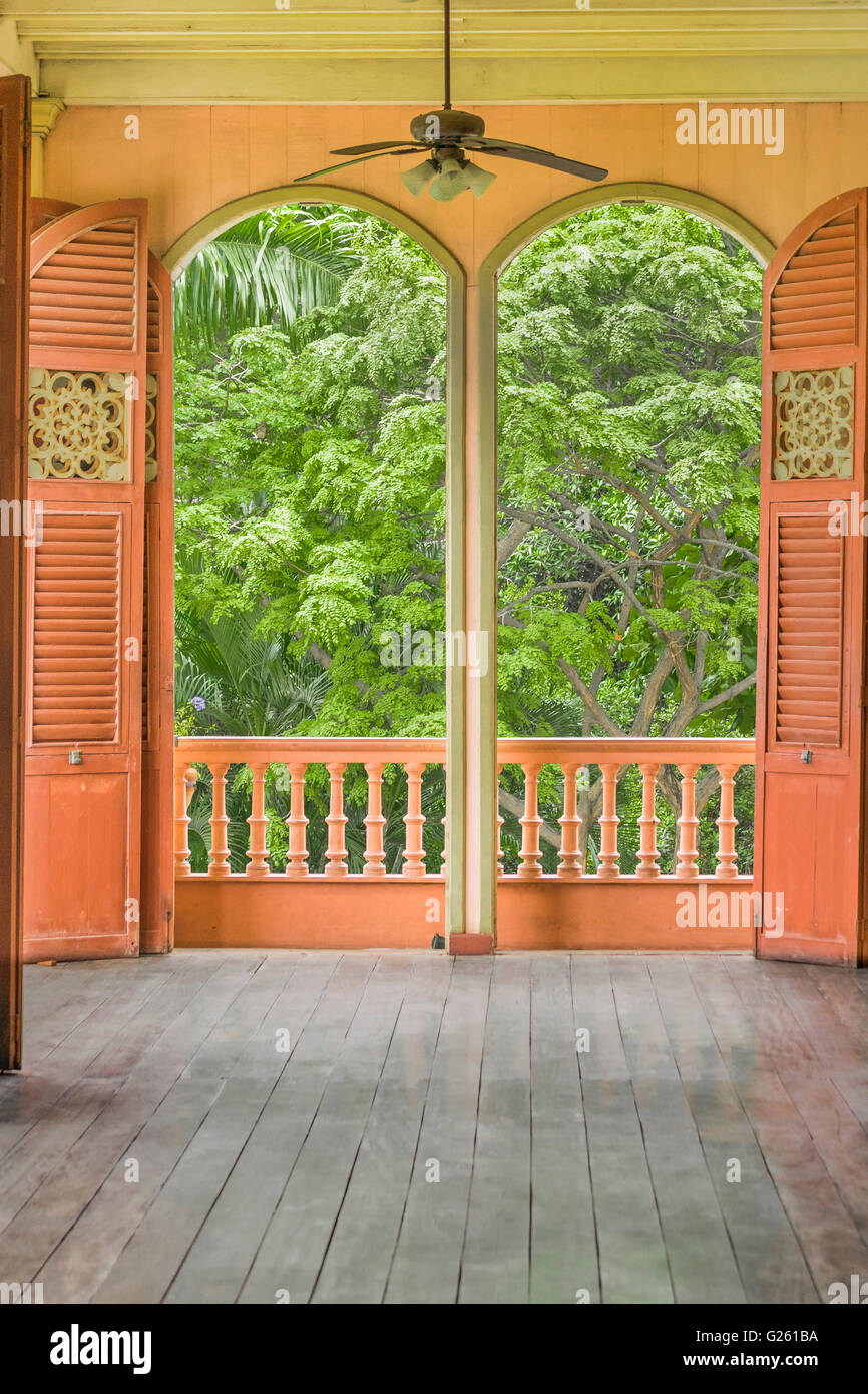 GUAYAQUIL, ECUADOR, Oktober - 2015 - Innenansicht Modell eleganten alten Stil kolonialen Herrenhauses befindet sich am historischen par Stockfoto