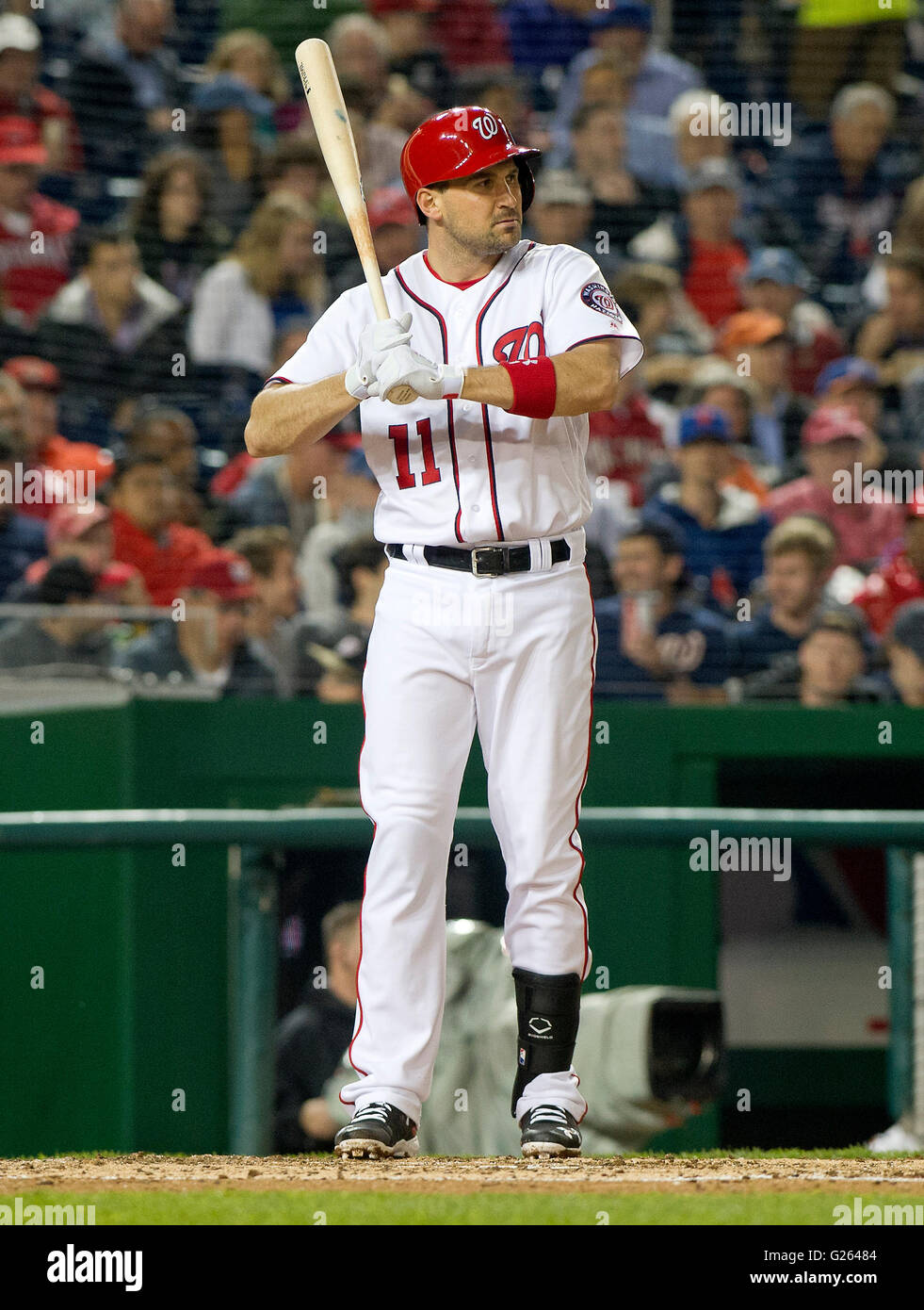 Washington Nationals erster Basisspieler Ryan Zimmerman (11) Fledermäuse im sechsten Inning gegen die New York Mets im Nationals Park in Washington, DC auf Montag, 23. Mai 2016. Die Mets gewannen das Spiel 7: 1. Bildnachweis: Ron Sachs/CNP Stockfoto