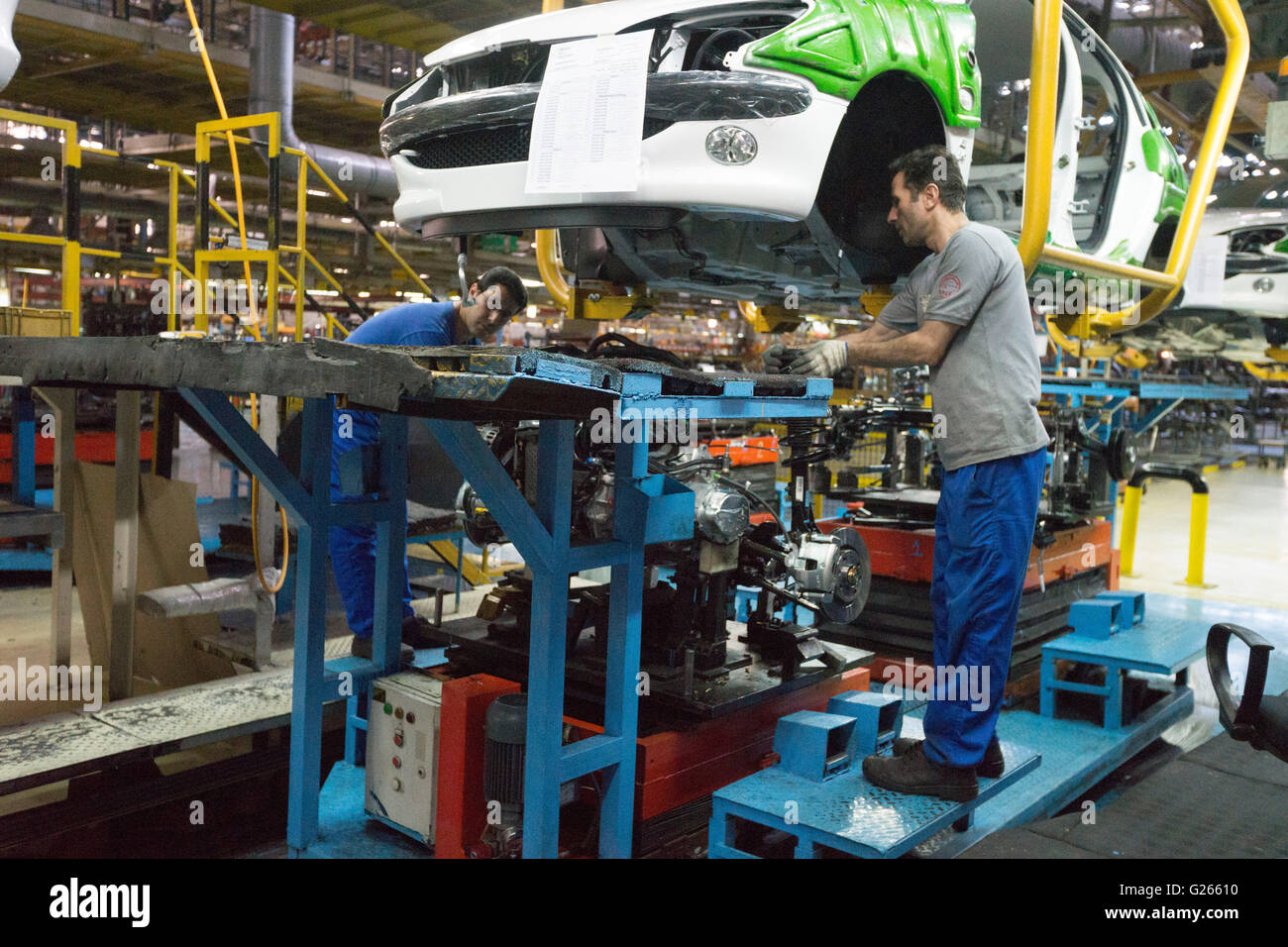 Blick auf die iranische Auto-Manufaktur "Khodro industrielle Grou" in Teheran, Iran, 14. Mai 2016. Die Manufaktur hat eine Lizenz für die Herstellung von Peugeot 206. Foto: ARNULF STOFFEL/Dpa - NO-Draht-Dienst- Stockfoto